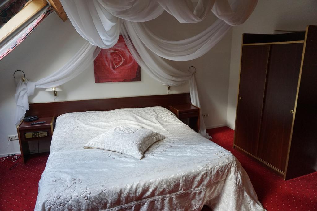 Lucy'S Inn Eesergroen Bagian luar foto