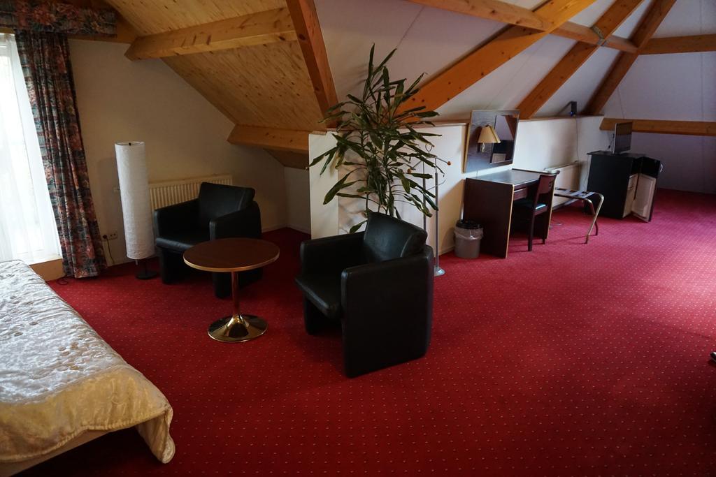Lucy'S Inn Eesergroen Bagian luar foto